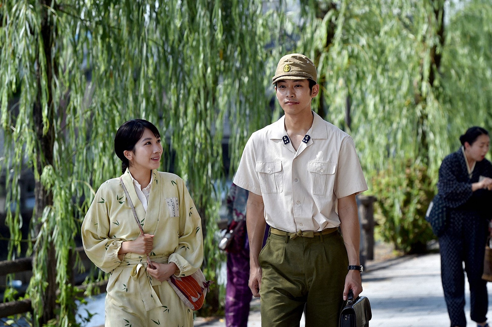 松本穂香、松坂桃李／「この世界の片隅に」第3話より（C）TBS