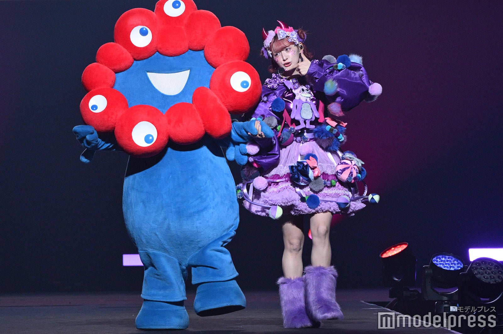 ミャクミャク、しなこ（C）モデルプレス