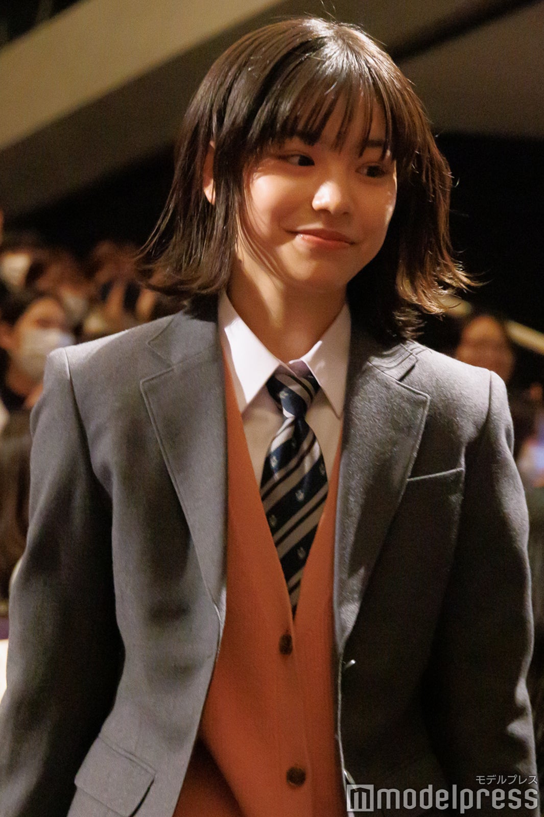 客席を通って登場した當真あみ（C）モデルプレス