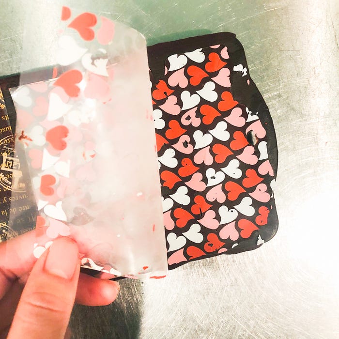 手順4:転写シートをゆっくり剥がす/画像提供:柏原歩