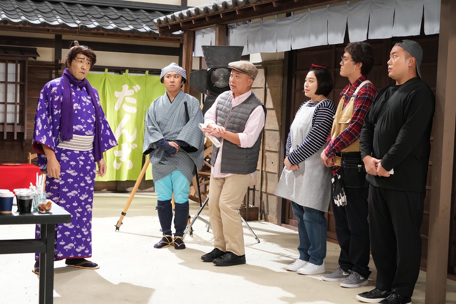 長田庄平、秋山寛貴、松尾駿、丸山礼、菊田竜大、岡部大 （C）フジテレビ