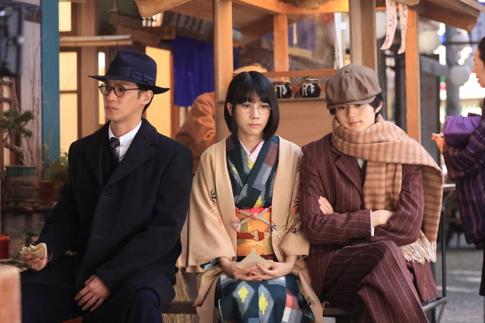 味方良介、松本穂香、鈴鹿央士「嘘解きレトリック」第8話(C)フジテレビ