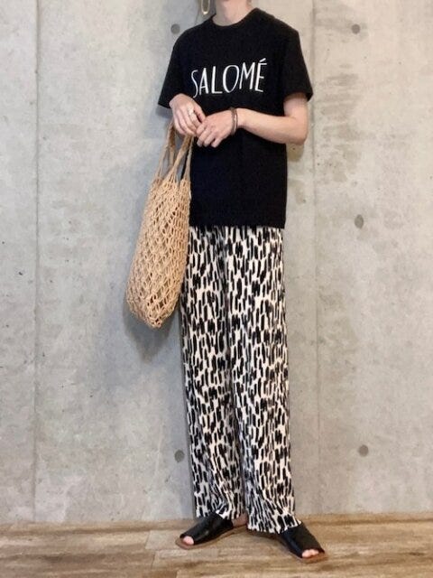 ロゴTシャツ　コーデ　夏