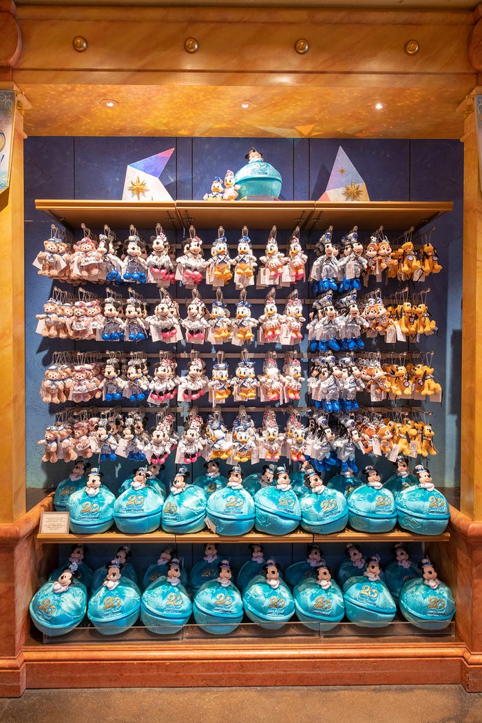 グッズ陳列の様子(C)Disney