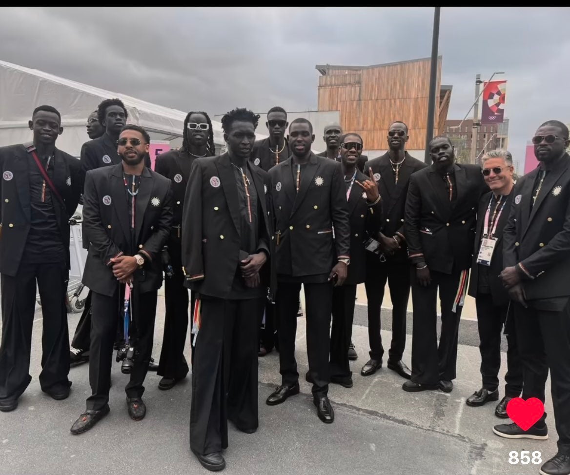 【パリ五輪】南スーダン選手の公式スーツが「オシャレ過ぎる」と話題沸騰 手掛けたブランドは？