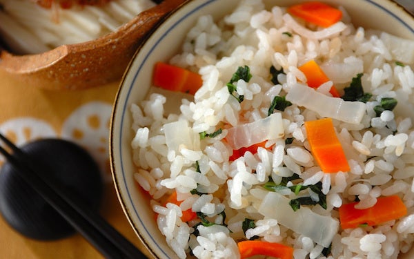 野菜を残さず使える！　大根とニンジンのご飯