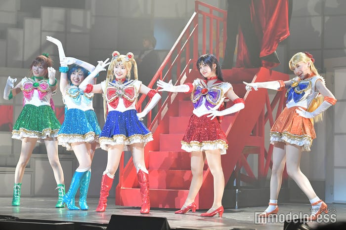 梅澤美波、渡辺みり愛、井上小百合、寺田蘭世、中田花奈(C)モデルプレス