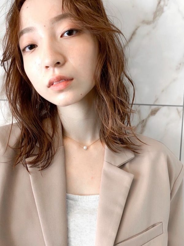 ミディアム女子が魅せるかっこいい髪型って 大人が演出するクールなおしゃれヘア モデルプレス ミディアム女子が魅せるかっこいい髪型って 大人が演出するクールなおしゃれヘア モデルプレス