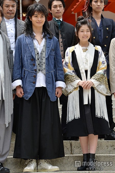 （左から）瀬戸康史、小芝風花