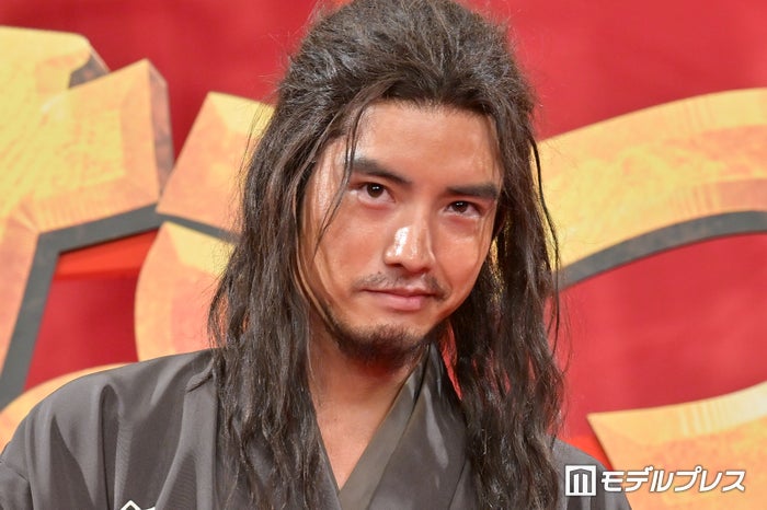 赤楚衛二、キャスト陣で飲み会へ 全員分の“コンビニ支払い”奢った俳優は？【もしも徳川家康が総理大臣になったら】