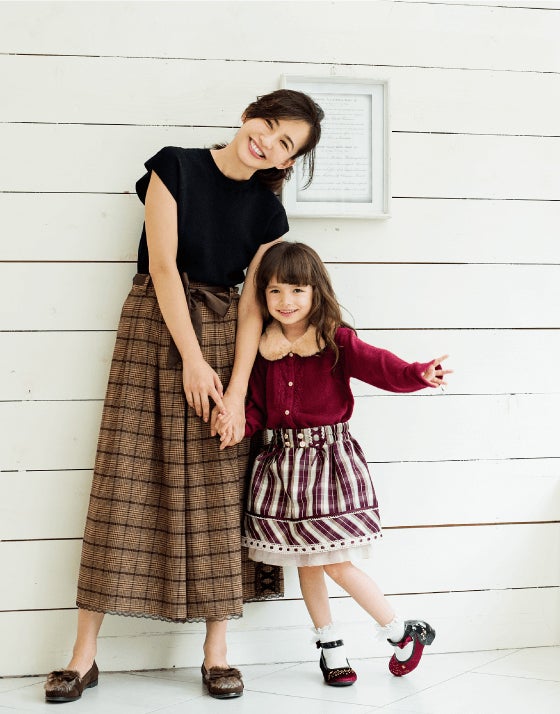 ガウチョパンツ￥4,900、ファー付きローファー￥4,900、ファー付きカーディガン￥3,300、キュロット￥3,800、パンプス￥3,800／axes femme（C）TOPLOG