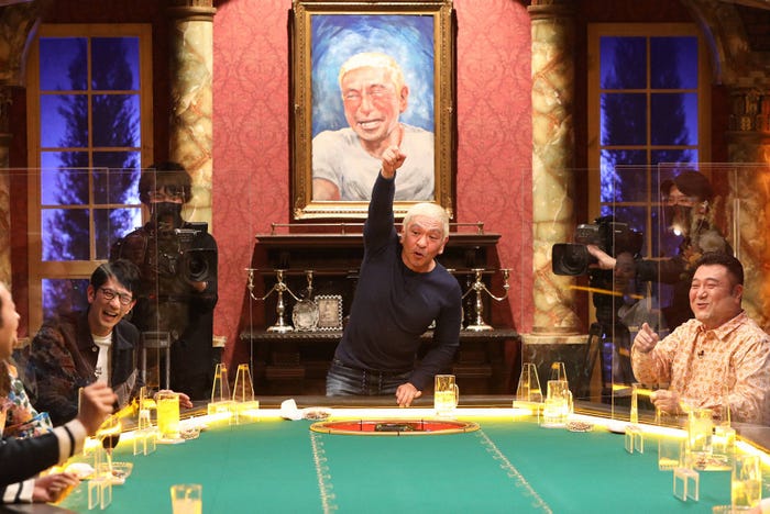 (左から)柴田英嗣、松本人志、山崎弘也(C)フジテレビ