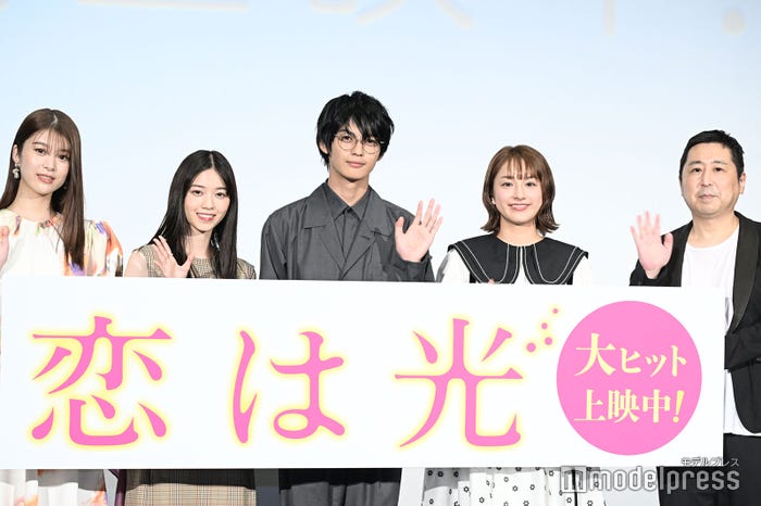 (左から)馬場ふみか、西野七瀬、神尾楓珠、平祐奈、小林啓一監督(C)モデルプレス