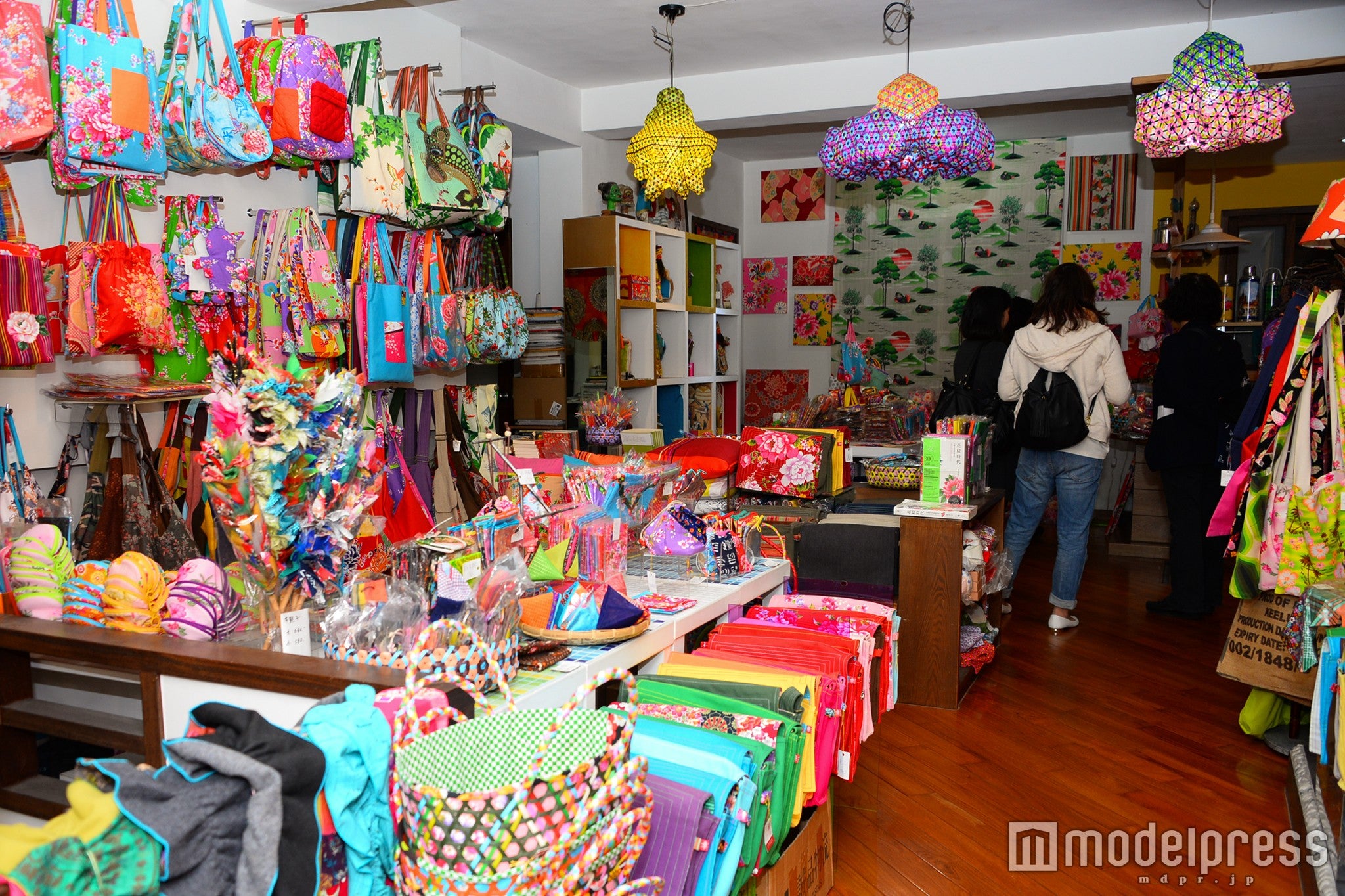 台湾花布を使った雑貨がずらり（C）女子旅プレス