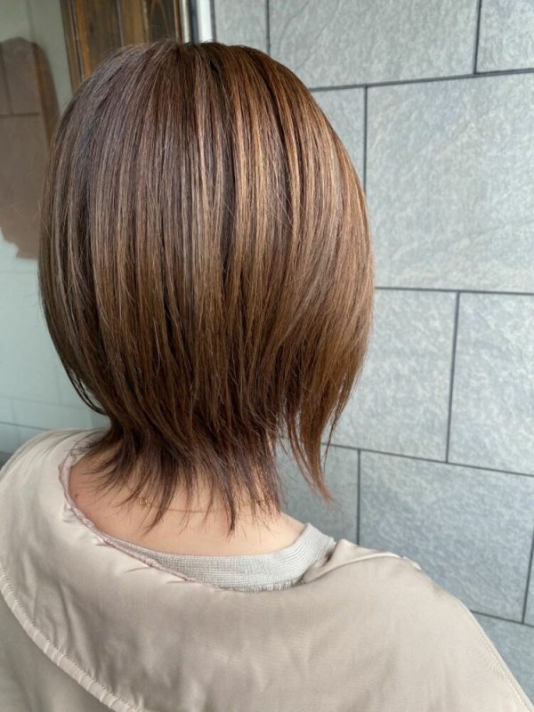 40代だから似合うアッシュベージュの髪色って 綺麗な髪に見せる魅力的なヘアカラー モデルプレス