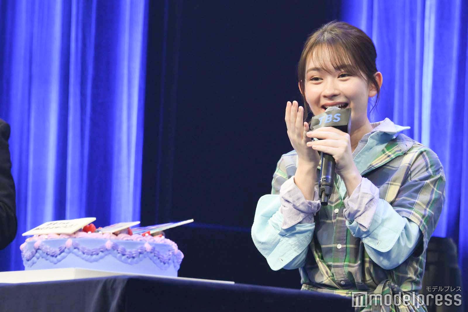 バースデーサプライズを受ける畑芽育（C）モデルプレス
