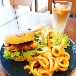 ランチの大切さを忘れていませんか?心も体も元気になる絶品チキンバーガー
