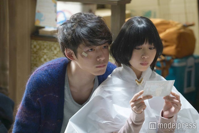 「いつかこの恋を思い出してきっと泣いてしまう」第5話より(左から)坂口健太郎、森川葵/画像提供:フジテレビ