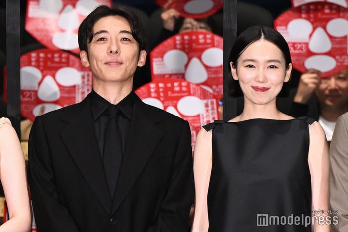 高橋一生、飯豊まりえ(C)モデルプレス