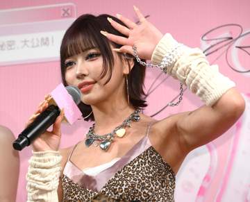 「ラヴ上等」話題モデル らしさ全開ヒョウ柄トップスで魅了 ギャルの不人気ぶりにぼやき節「おかしいですよねー」