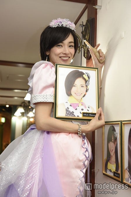 大人AKB48の塚本まり子（C）AKS