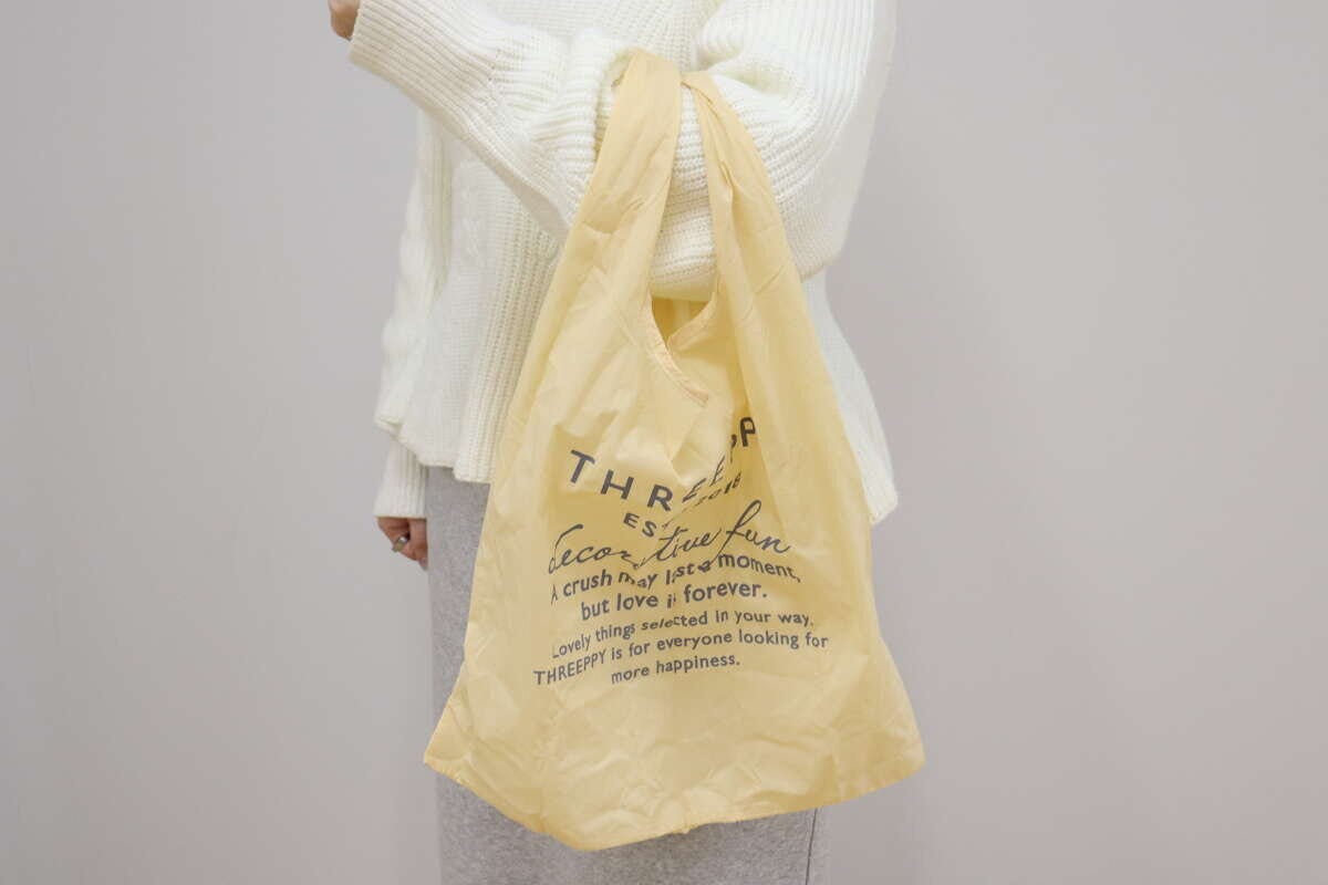 チャーム付エコバッグ（ボストン風、RD）　使用例