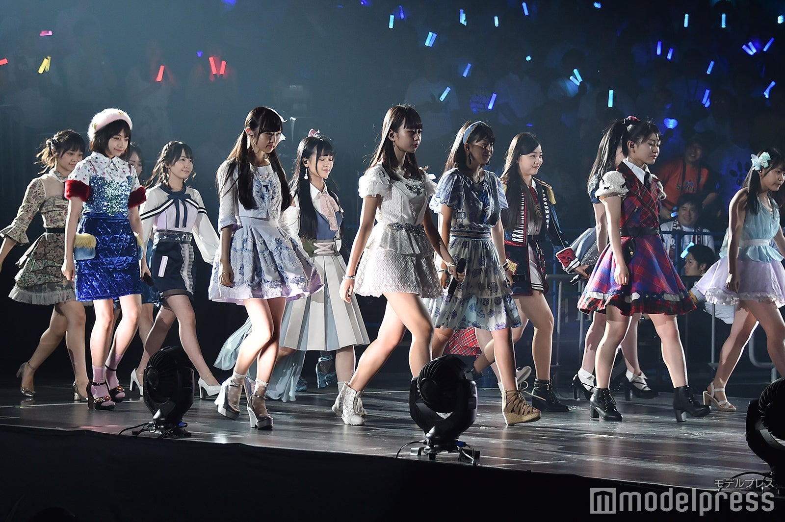 高橋朱里のバックダンサーを務めたAKB48メンバー「AKB48グループ感謝祭～ランクインコンサート～」 （C）モデルプレス