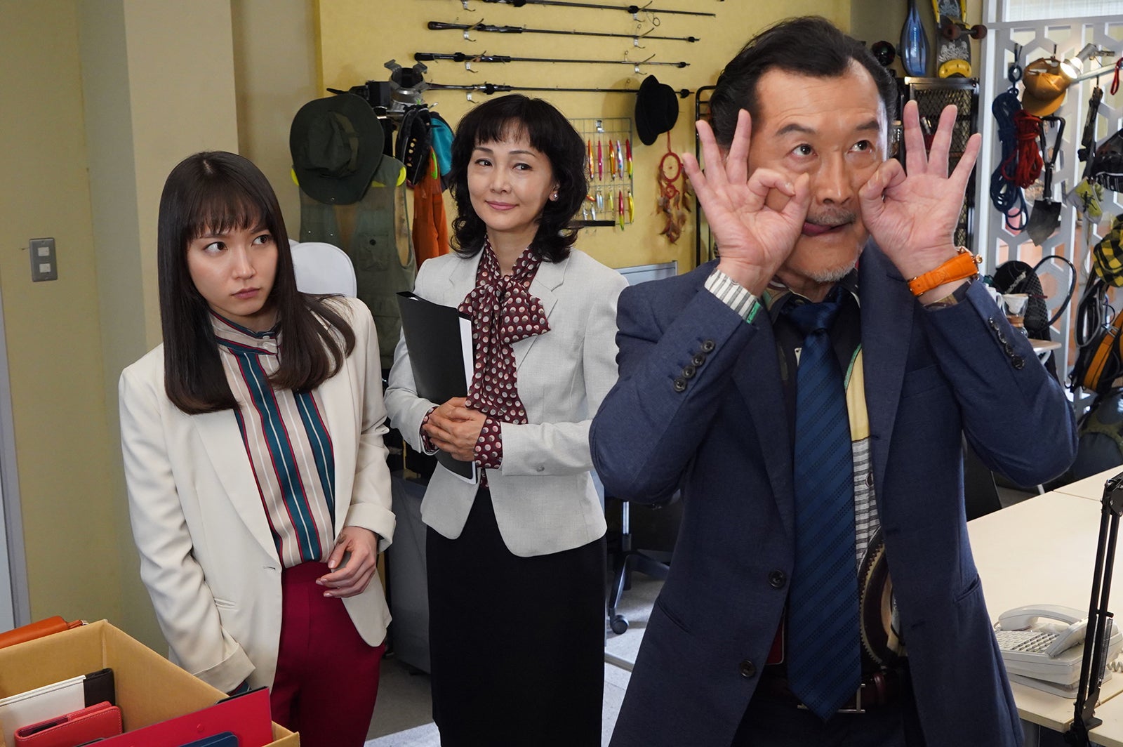 吉岡里帆、南果歩、吉田鋼太郎 （C）テレビ朝日