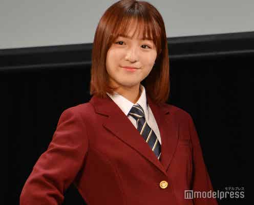 元NGT48高沢朋花が受賞 美脚輝く制服姿でランウェイ