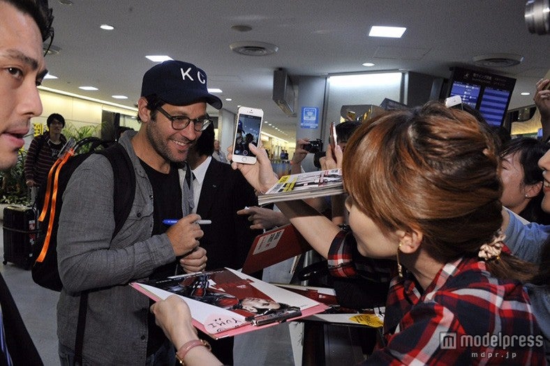 ファン1人1人へ丁寧な対応をみせたポール・ラッド（C）Marvel2015