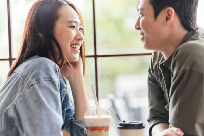 パートナーと夫婦、それぞれのメリットとは?