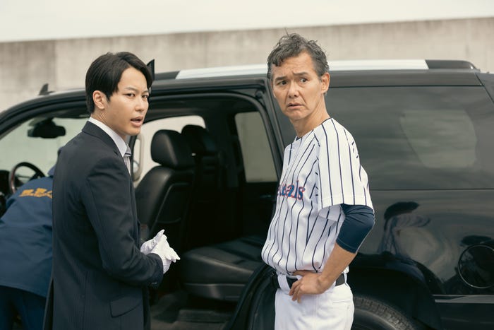 片岡久道、渡部篤郎「プロフェッショナル 保険調査員・天音蓮」第1話(C)フジテレビ