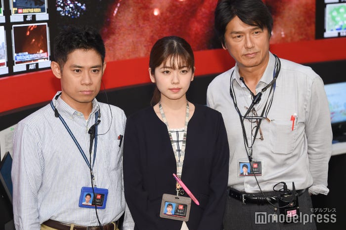 (左から)伊藤淳史、小芝風花、高橋克典(C)モデルプレス