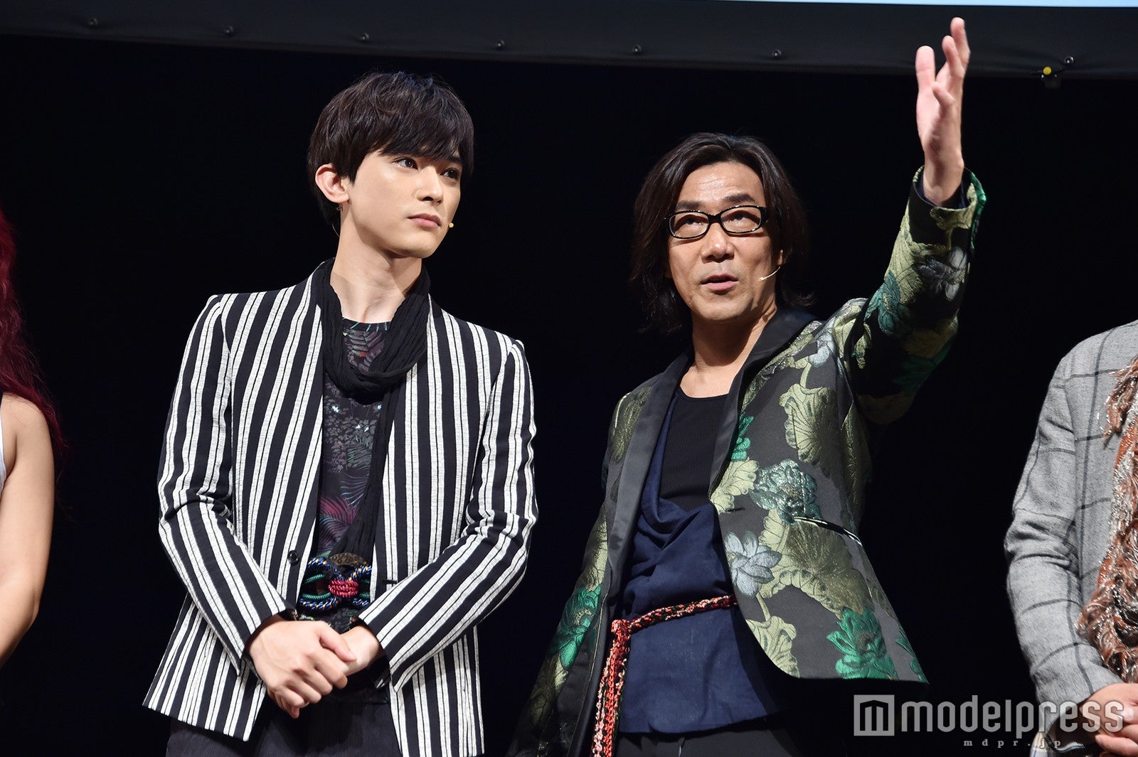 吉沢亮、岸谷五朗（C）モデルプレス