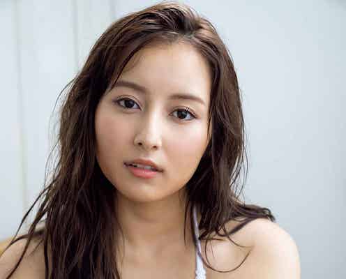 元NMB48與儀ケイラ、ビキニ姿でふんわりバスト披露