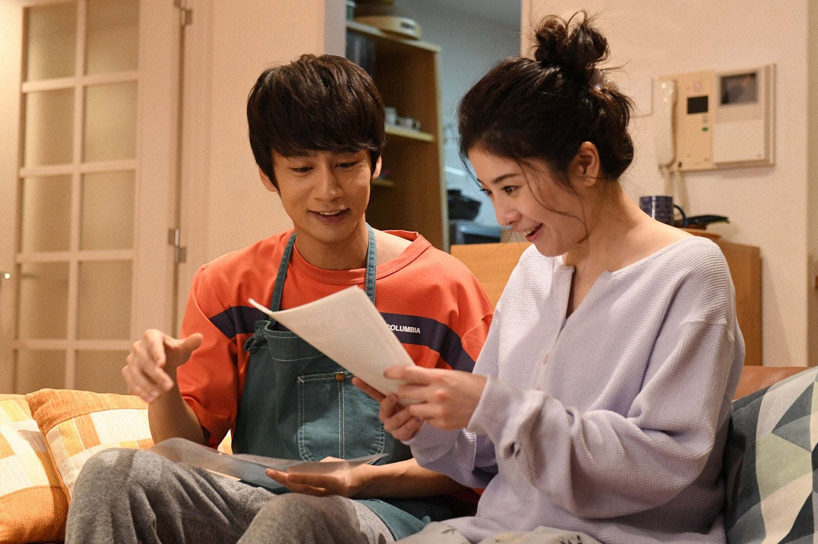 中丸雄一、吉高由里子／「わたし、定時で帰ります。」第3話より（C）TBS