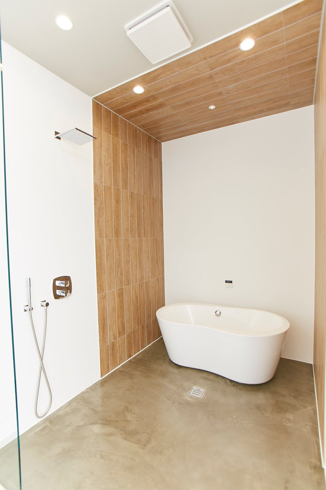 清潔感のあるバスルーム／画像提供：バンズシティ