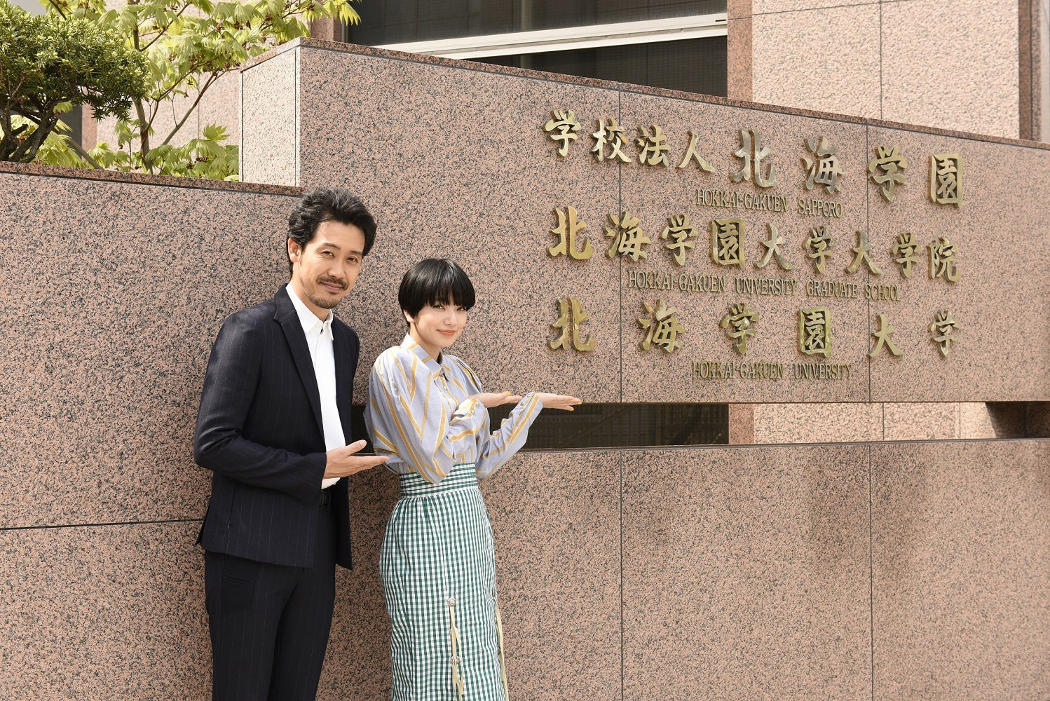 大泉洋、小松菜奈（C）2018映画「恋は雨上がりのように」製作委員会（C）2014 眉月じゅん／小学館