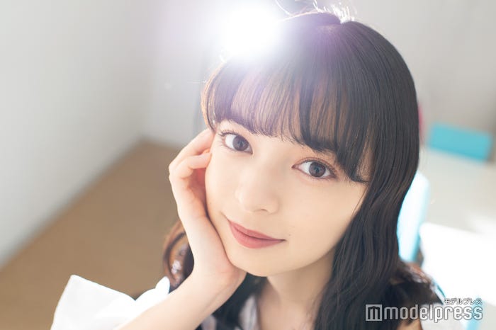 上國料萌衣(C)モデルプレス