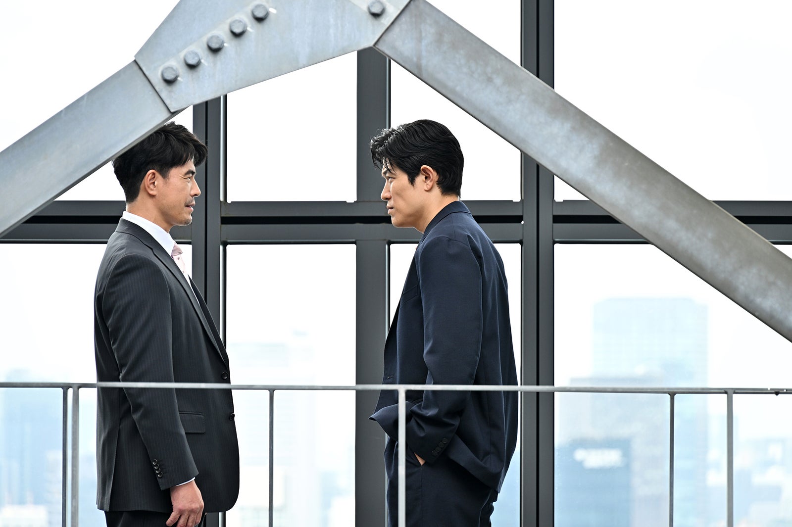 伊藤英明、鈴木亮平「リブート」第6話（C）TBS