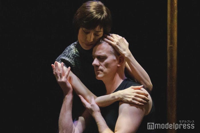 天海祐希、アダム・クーパー(C)モデルプレス