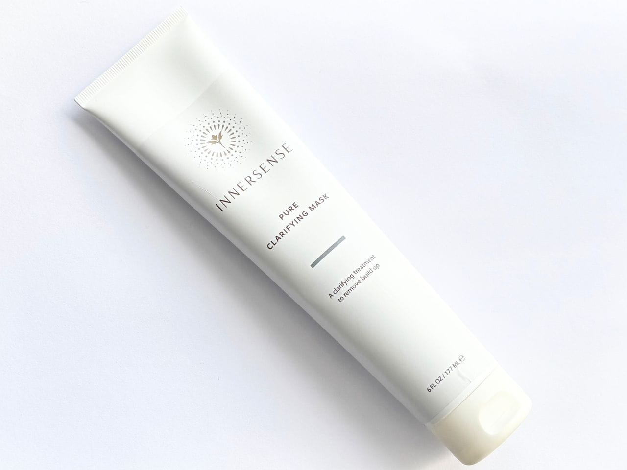 清潔感のある白を基調としたシンプルなパッケージのインナーセンス