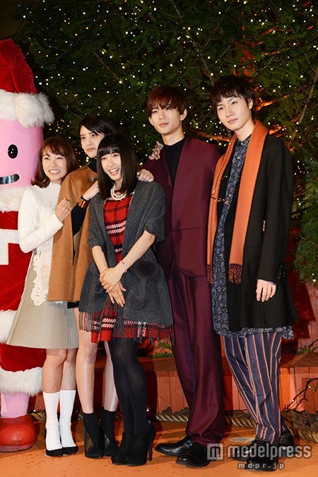 左より：清水くるみ、山崎紘菜、土屋太鳳、竜星涼、桜田通