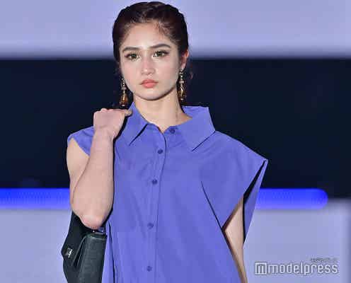 FAKY・Taki、美脚&ほっそり二の腕際立つミニワンピ姿<GirlsAward 2022 S/S>