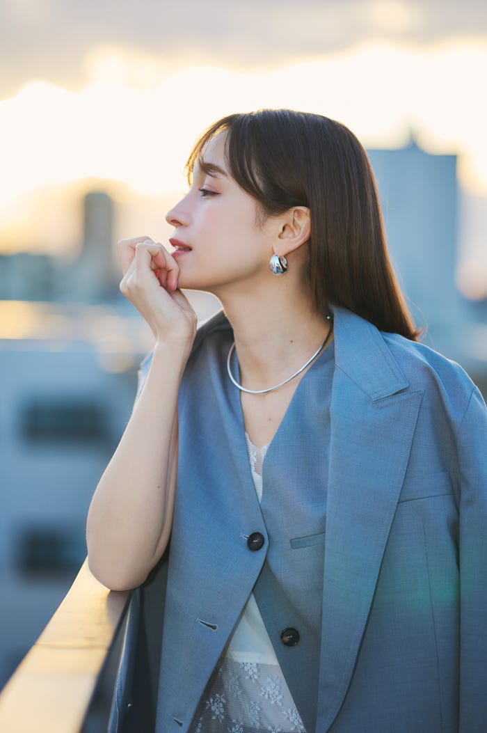 藤井サチ/撮影:前千菜美(光文社写真室)、スタイリング:乾千恵(提供写真)