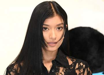 ローラ 故郷バングラデシュに家を建設「2階のバルコニーが主役」まるで楽園の家！ 伝統建築の「とってもキュートなお家♥」