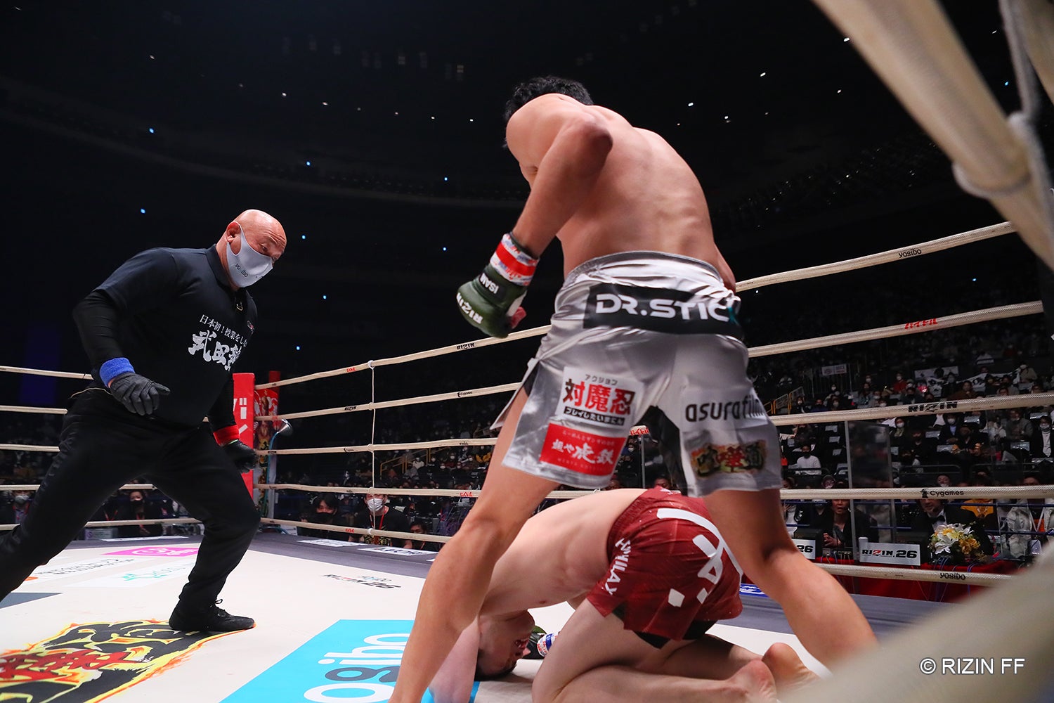 朝倉未来、弥益ドミネーター聡志（C）RIZIN FF