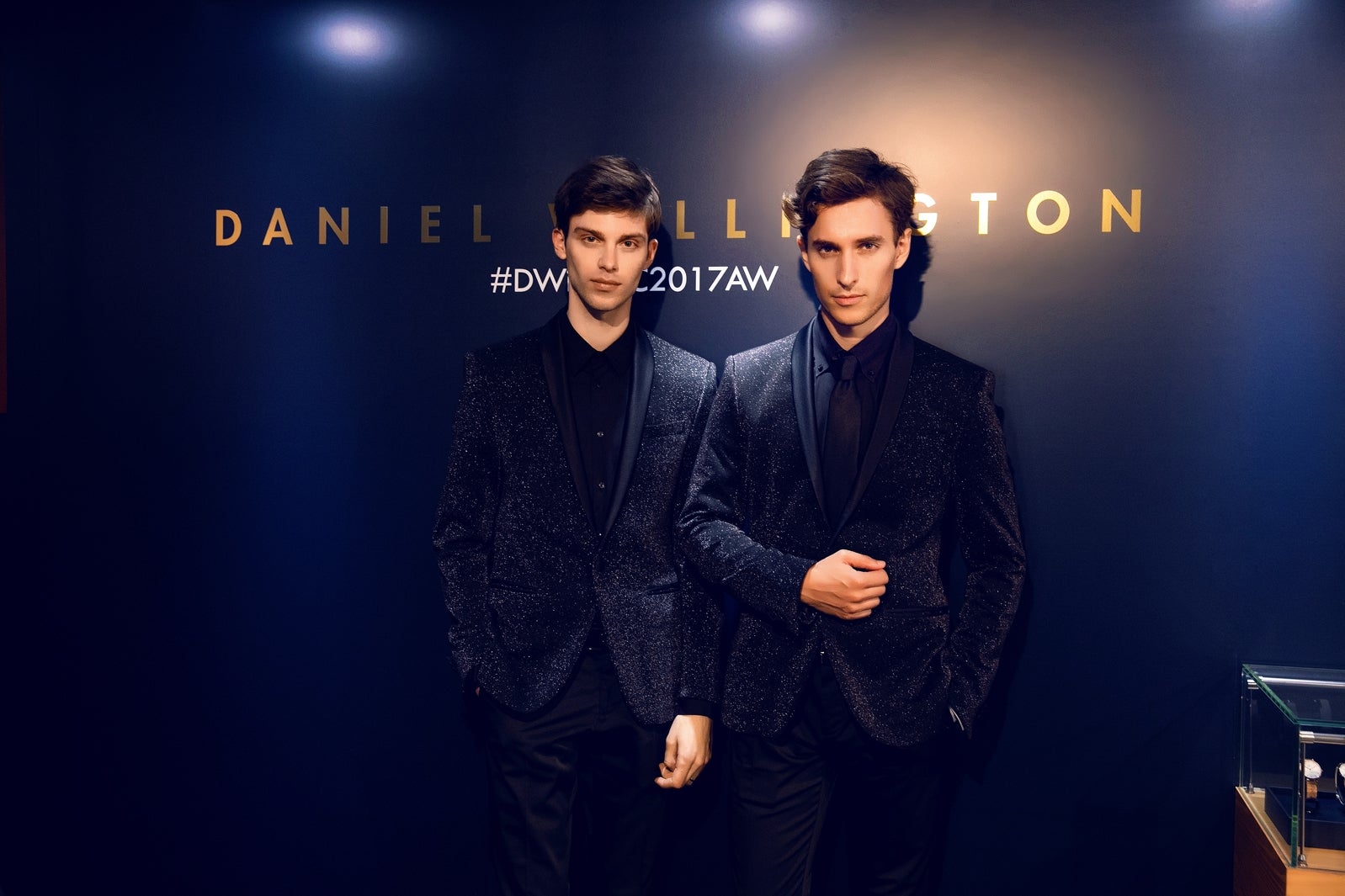 モデルがお出迎え