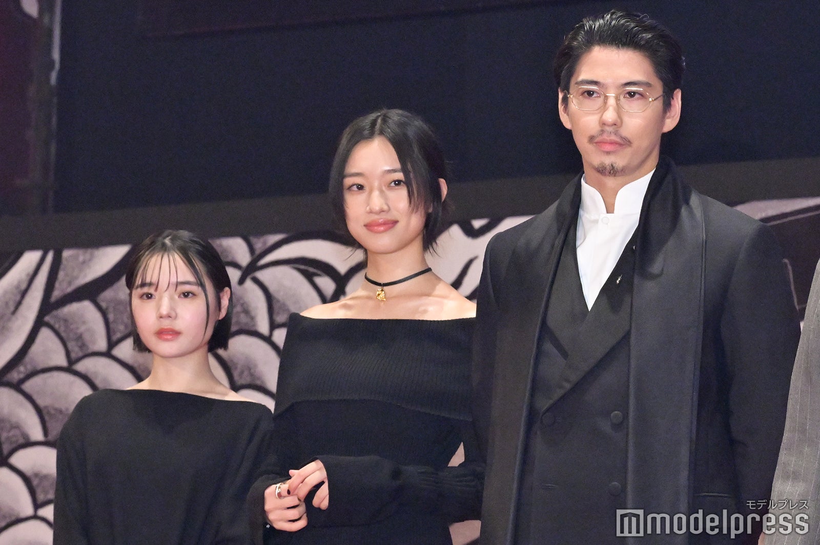 中山ひなの、河合優実、賀来賢人（C）モデルプレス