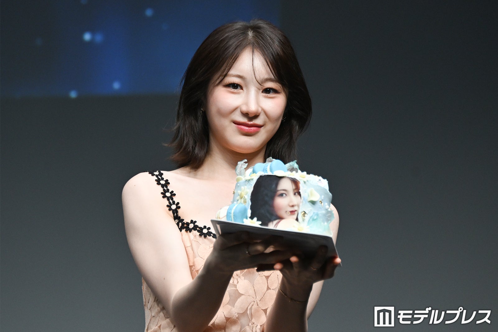 IZ*ONE出身イ・チェヨン、日本デビューを矢吹奈子＆本田仁美が祝福 サプライズに感動「これから頑張っていけるなと思いました」